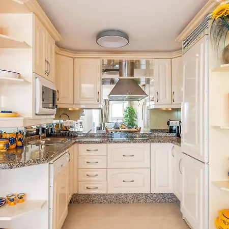 Perfect Terrace, Amazing Views, Great Location Торремолінос